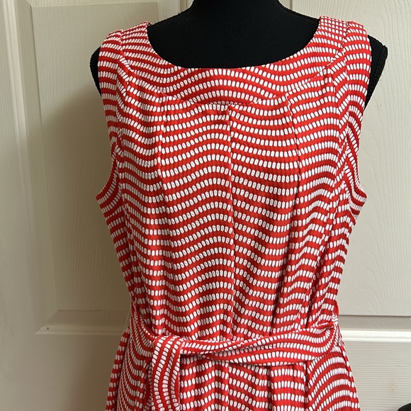 ILE New York Red and White Dress with Belt, Size14W, 95% Polyester, 5% Spandex - Picture 15 of 15